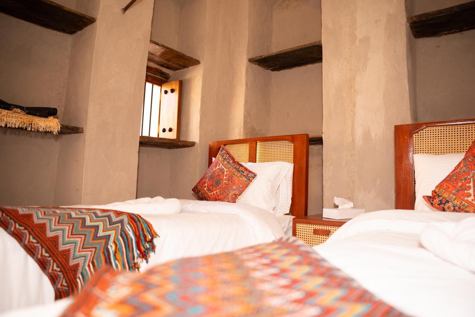 Nomad Inn Низва Екстериор снимка