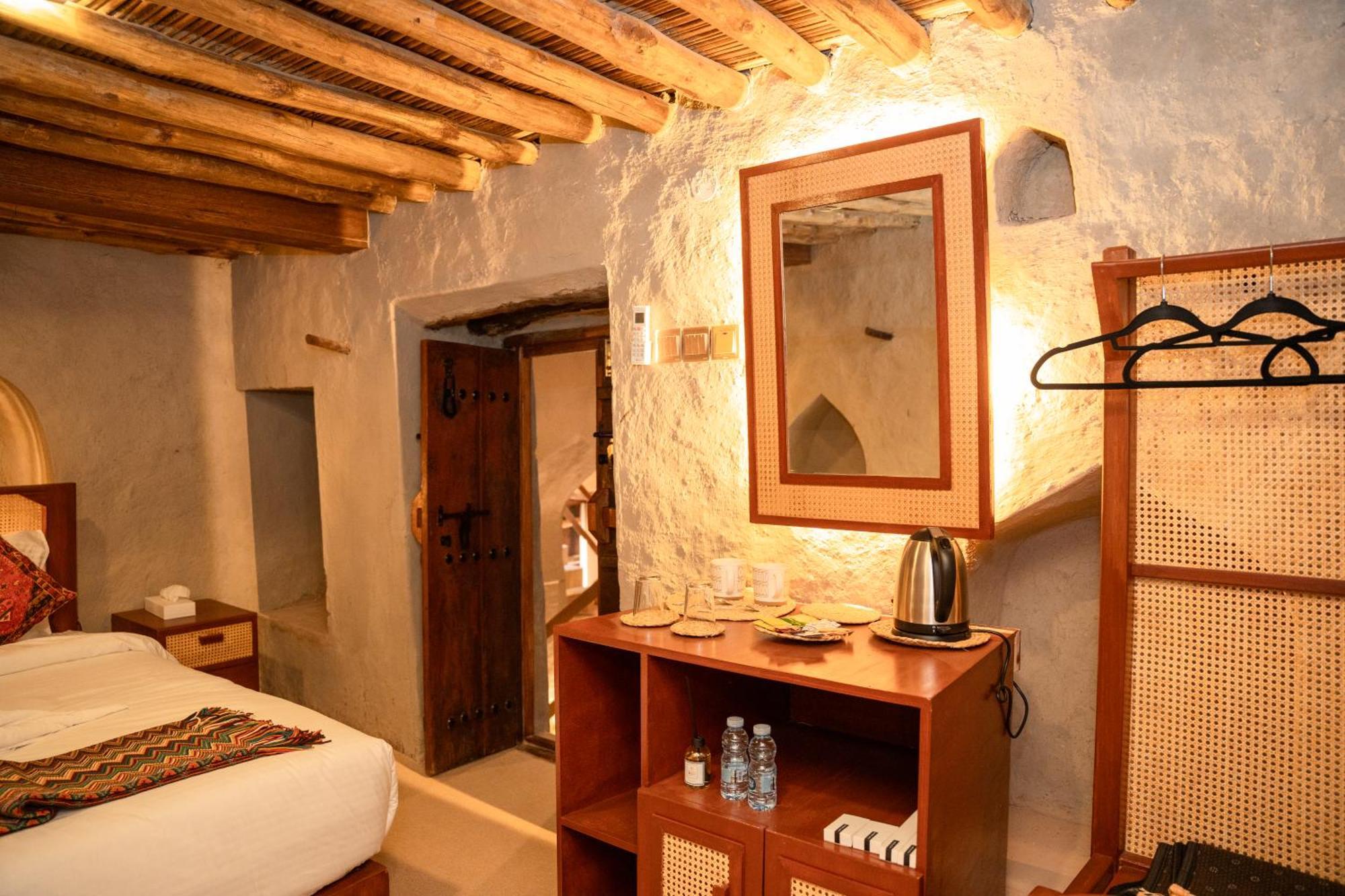 Nomad Inn Низва Екстериор снимка