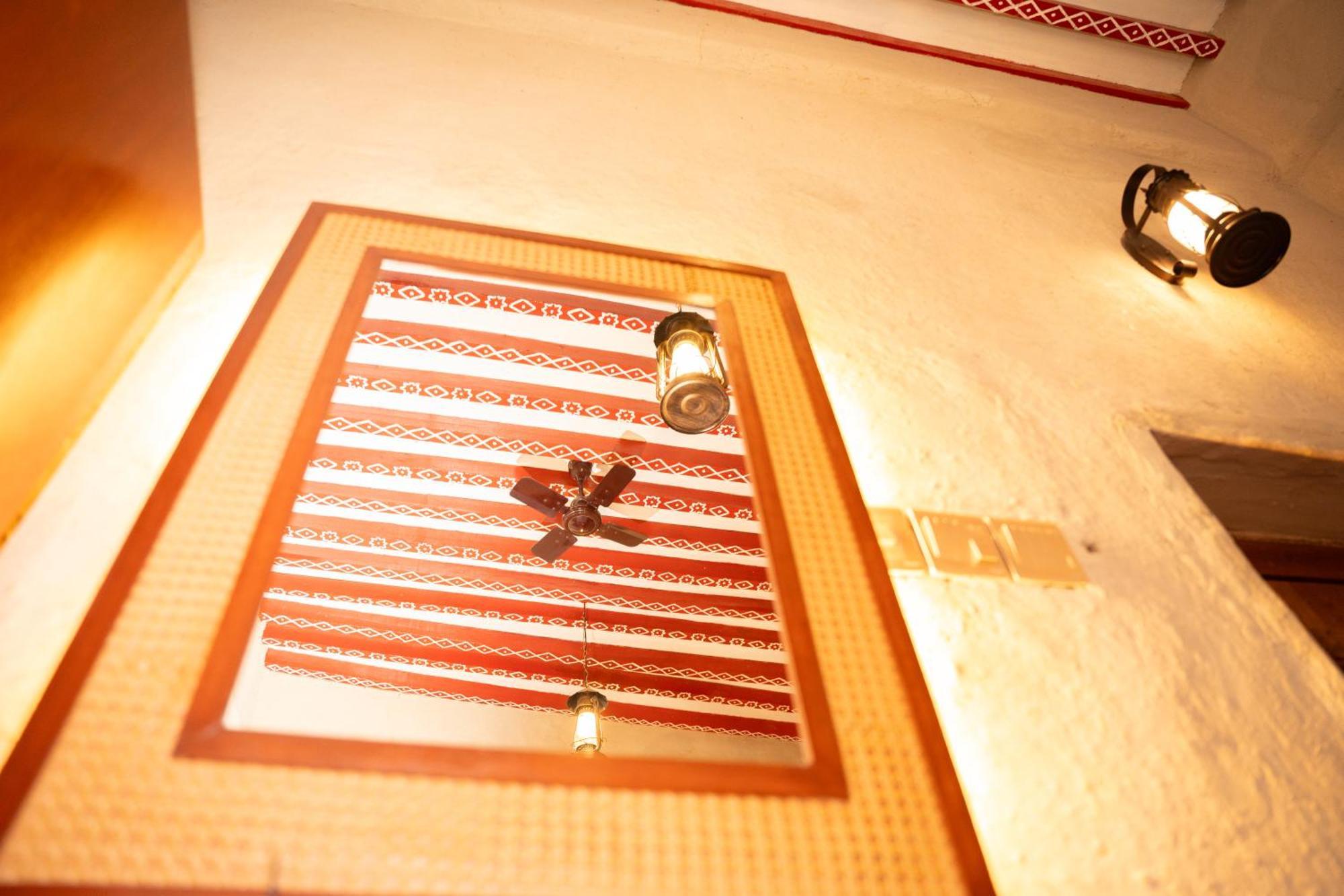 Nomad Inn Низва Екстериор снимка