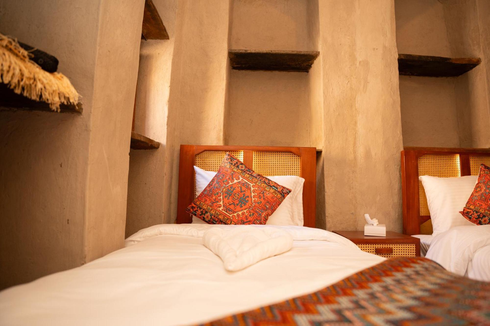 Nomad Inn Низва Екстериор снимка