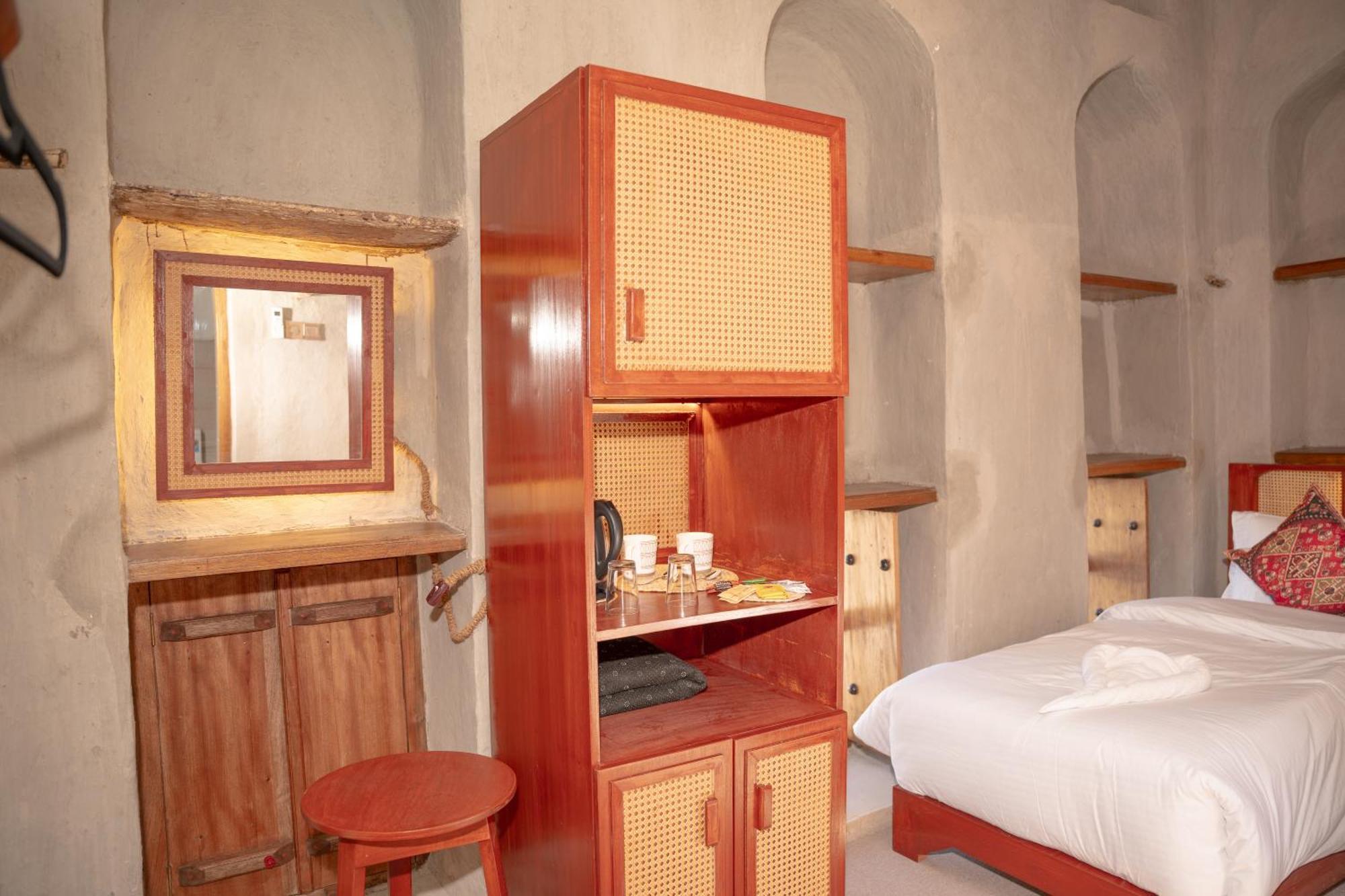 Nomad Inn Низва Екстериор снимка