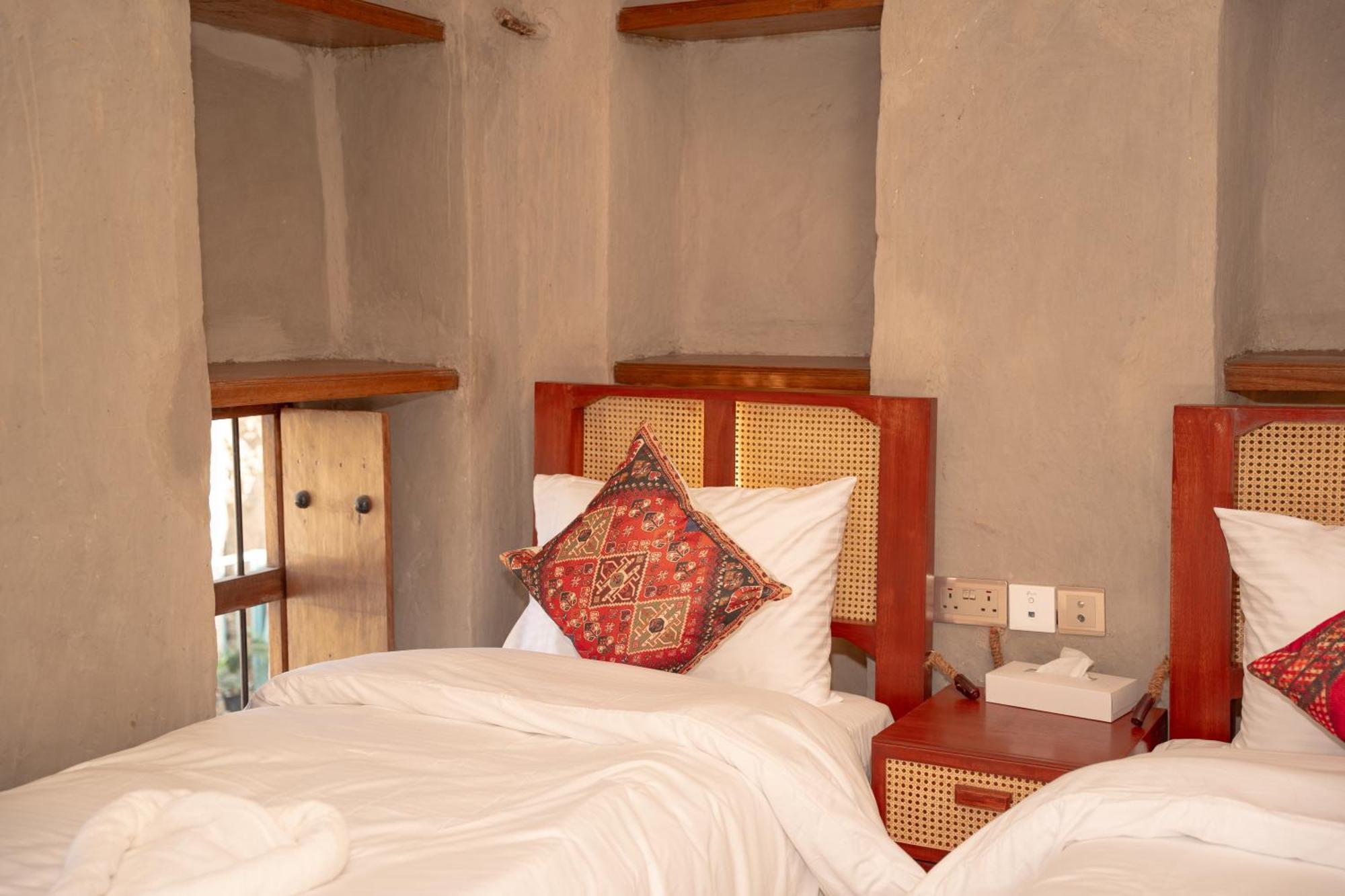 Nomad Inn Низва Екстериор снимка